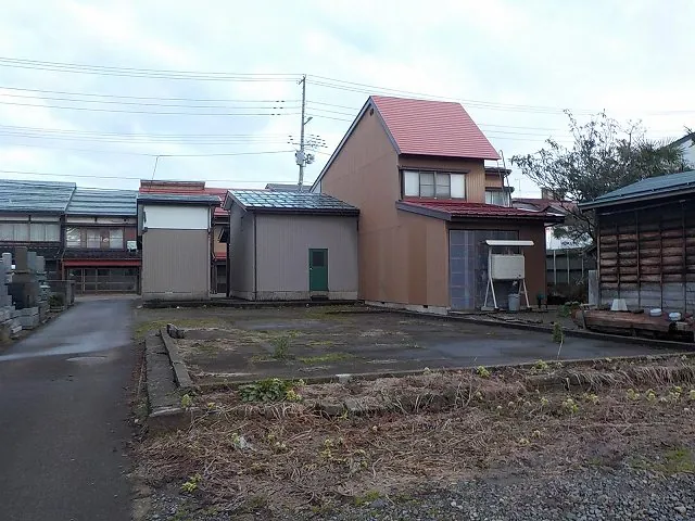 隣家に接する車庫(23坪)の解体前