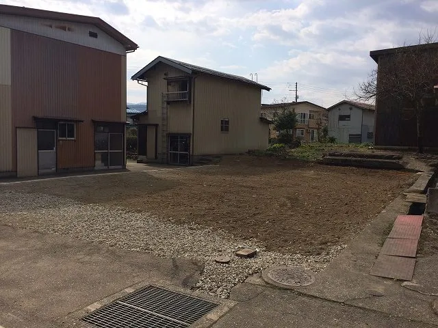 両隣の家と近い木造住宅（71坪）の解体後